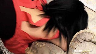 Brunetă cu țâțe mari își ia pizda spartă de boschetar