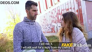 मैं स्पैनिश नहीं बोलता, लेकिन कैश के लिए बूब्स फ्लैश कर सकती हो?