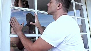 Hé, nézd, ahogy a kanos tini Penelope Kay-t keményen megfúrja Ramon Nomar!