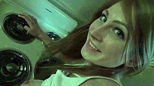 完美红发Nina Skye在家庭治疗中勾引继兄Alex Adams