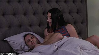 أنجيلا وايت الجائعة للجنس بتقدم طيزها على موقع بنتهاوس