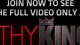 Uhh, det er anal... hot busty blondine tar det dypt med dobbel penetrasjon