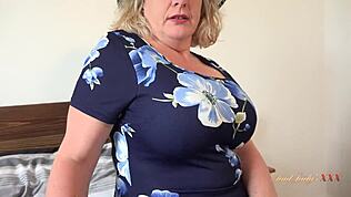 Hei, tror du jeg gikk inn på min busty BBW stetante Camilla? Nå har vi tabu POV moro!