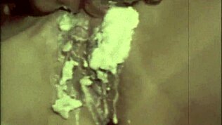 عائلة محرمة قديمة لوحدها في البيت