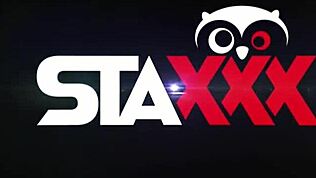 मैं रोक नहीं पाया जब इस परफेक्ट बॉडी वाली पियर्स्ड लड़की ने मेरे लंड को टाइट गांड में लिया