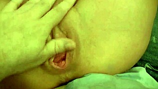 فيرونيكا أفلاف تخلع ملابسها للاستمناء بألعاب جنسية