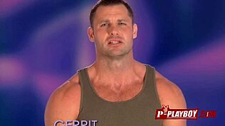 Горячие свингеры трахаются в душе перед оргией