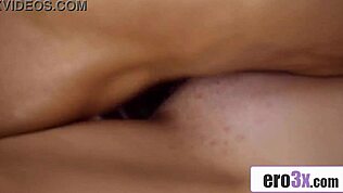 漂亮捷克妹子雇佣肌肉猛男享受色情按摩和更多