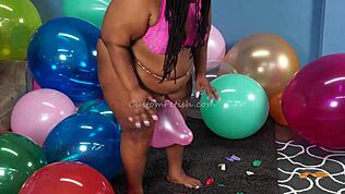 Амина спрашивает: Хочешь видеть, как я себя пальчиками со взбитыми сливками?