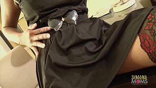 Hé, nézd ezt az egzotikus thai csajt szexi fehérneműben, ahogy keményen megdugják és arcra élveznek!