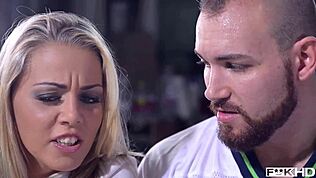 J'y crois pas, l'orgie sauvage d'écolière 18+ avec Christen Courtney, Angel Blade et lesbiennes chaudes 18+