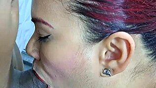 หีอวบของแม่เลี้ยงทำให้ควยคุณแข็งไหม? เธอดูดไอ้ควยดำใหญ่ของผมดีมากในตอนที่ 1.