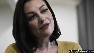 Hei, Sovereign Syre, mamă singură, vrea ca fiul vitreg Nathan Bronson să o lase gravidă, dar el e șocat!