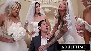 Milf brude dominerer bryllupsplanlægger i vild reverse gangbang