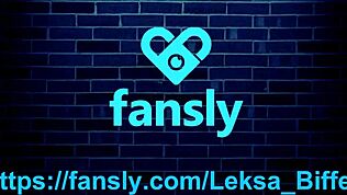 Wow, mladá hubená blondýnka touží po obrovském péru v těsné prdelce