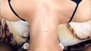 Djup hals, exotisk ebony-tjej kvävs på stor kuk