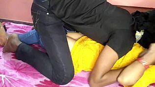 फ्लिपकार्ट डिलीवरी गाय को टाइट चूत से पे मिलता है कैश के बजाय - शॉकिंग एक्सएक्सएक्स एक्शन!