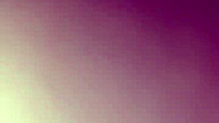 Noel gecesi karım işe gidince üvey kızım koltukta donla uyudu yarağımı çıkarıp otlattım