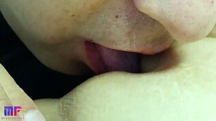 הוא ליקק לי את הכוס הרטובה כל כך טוב 😩