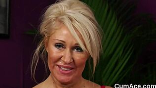 milujem prehĺtanie každej kvapky cumu po špinavom facial blowjob.