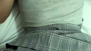 Tunnen itseni innoissani viedessäni tätä kouluhurmaa hotelliin ja hieroessa kulliani hänen perseensä