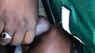 Dia ngejilat pantat ebony gue di depan umum bareng nookiescookies