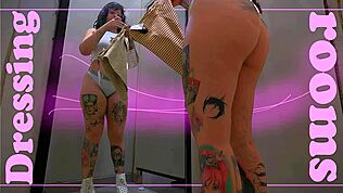 Csatlakozz hozzám egy lopakodó kirándulásra ruhát venni, miközben filmezek a nyilvános WC öltözőiben.