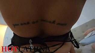 אי פעם ראית בחורה ארגנטינית רוכבת על זר בליל שנה חדשה? זה פרוע!