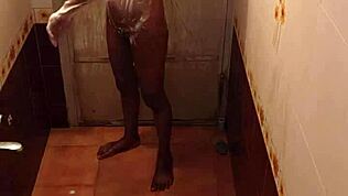 ห้องน้ำเลสเบี้ยนกับสาวเอเชียร้อน จูบบ้านกลายป่า!