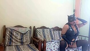 Malíř maloval dům nevlastního táty, táta šel pro barvu a já ho pozvala na rychlý sex