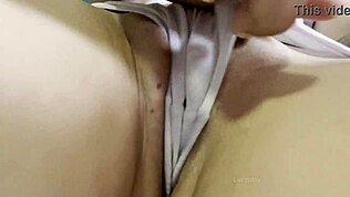 เออ กำลังแอบชักว่าวหลังตื่นนอนนะ
