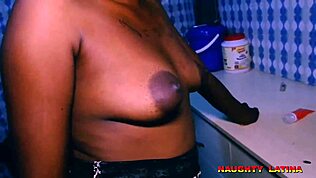 Femme africaine coquine aux grosses courbes baise le voisin BBC à côté