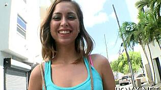 Passie voelen terwijl bombshell Riley Reed mijn lul zuigt in POV