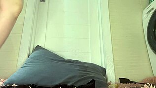 Première fois en double pénétration, elle jouit fort pendant l'action intense