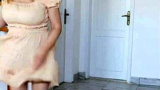 Freche Cowgirl MariaOld, warum neckst du mit diesen riesigen natürlichen Titten?