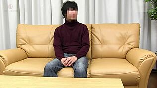 Cara, estou dedilhando essa asiática fofa com força!