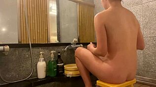 ねえ、今夜一緒に温泉でしっとりしない？