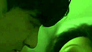 Korean सेक्स सीन स्टनिंग कपल्स के साथ आग की तरह हैं!