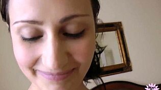 Cholera! Ciężarna ślicznotka dostaje brudny wytrysk na cycki wszędzie!