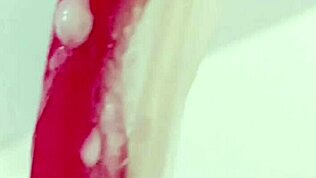 Uživam u bolnom zadovoljstvu kazne sa grubim konopcima, golo vezivanje i duboko gutanje dilda do prinudnih orgazama i prskanja