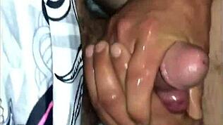 Tô excitado pra caralho vendo essa travesti gordinha apanhando rola crua com tesão louco