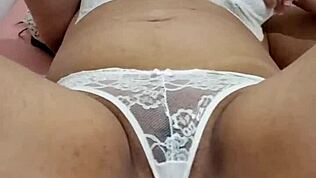 Novinha Pamerkan Pakaian Dalam Seksi Dalam Paparan Berani