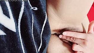 Læreren min filmer hemmelig at jeg onanerer foran ham og planlegger å selge videoen til klassekameratene mine