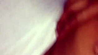 Ρε φίλε, γαμάω τη φίλη μου λυγισμένη σε hardcore doggystyle!