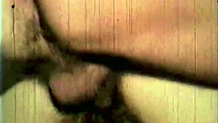 винтажная уборщица берет анал чтоб спасти работу в грязной ретро оргии