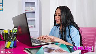 नर्स मैरिबेल रेज के लिए बेग करती है, बजाय कॉक सक्स करती है