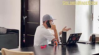 Meksikalı karım işte yeni iç çamaşırıyla şok etti, masada vahşi sikiştik