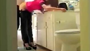 Französische Schlampe in Dessous hart vom Nachbarn in der Küche gefickt