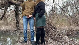 義姑の革パン姿の太い尻を揉んでから一緒に外でオシッコ