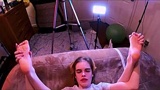 Ootko nähnyt kinkyä nukkea, jolle pissataan kun se nuolee persettä?